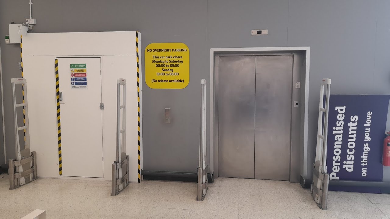 UK/IMEM Lift at Sainsburys in Milton Keynes 