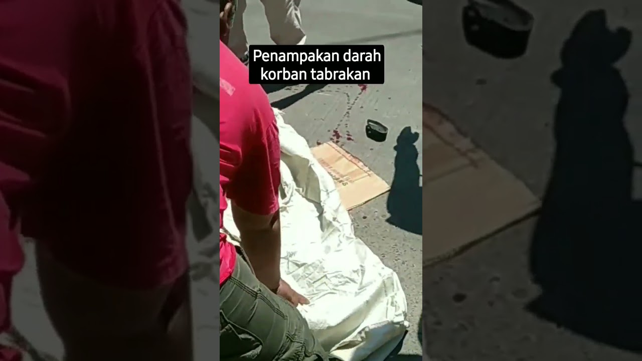 Penampakan darah korban tabrakan motor dan ambulance