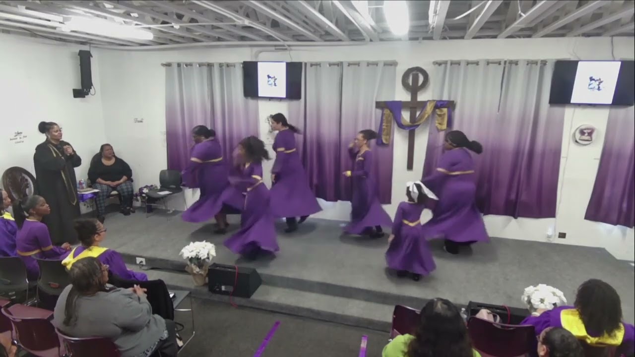 Never Bow | Praise Dance to Roosevelt Stewart | H.O.P.E. Ministries Worship in Motion