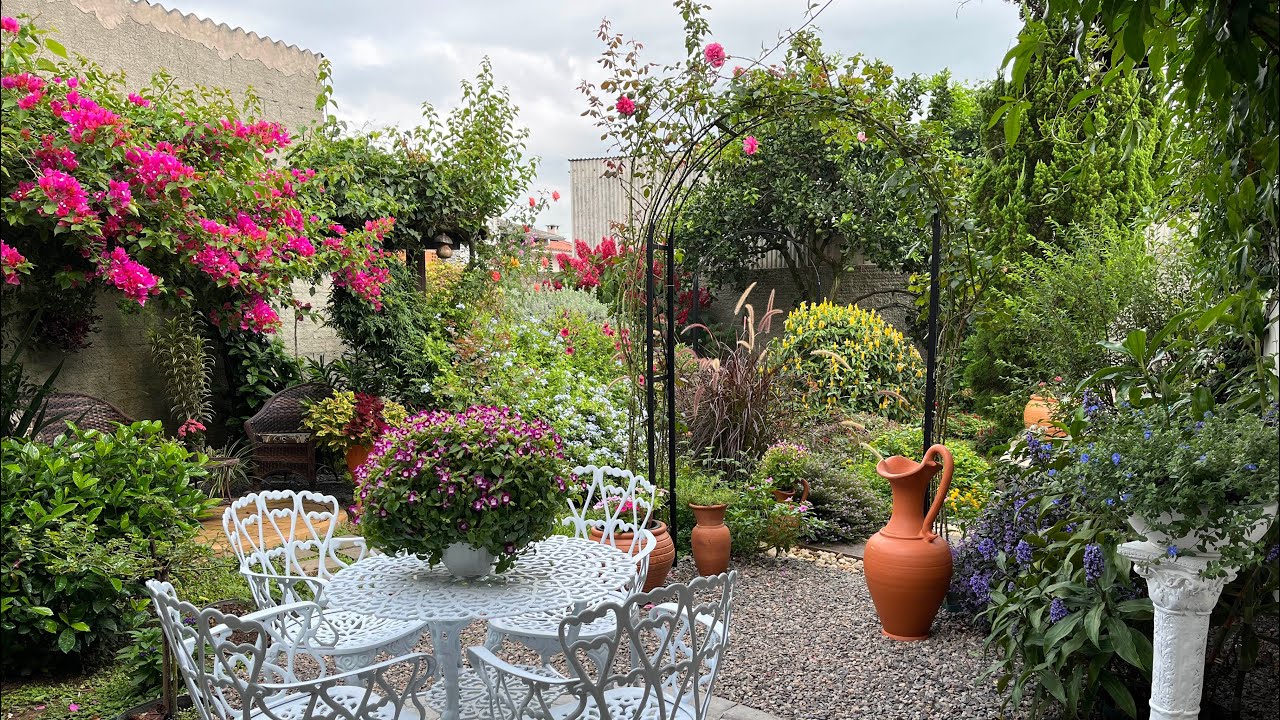 MAGNIFICO PLANTEI ROSAS EUROPEIAS EM UM ARCO DE FLORES E UM PRESENTE SURPRESA DE UMA INSCRITA