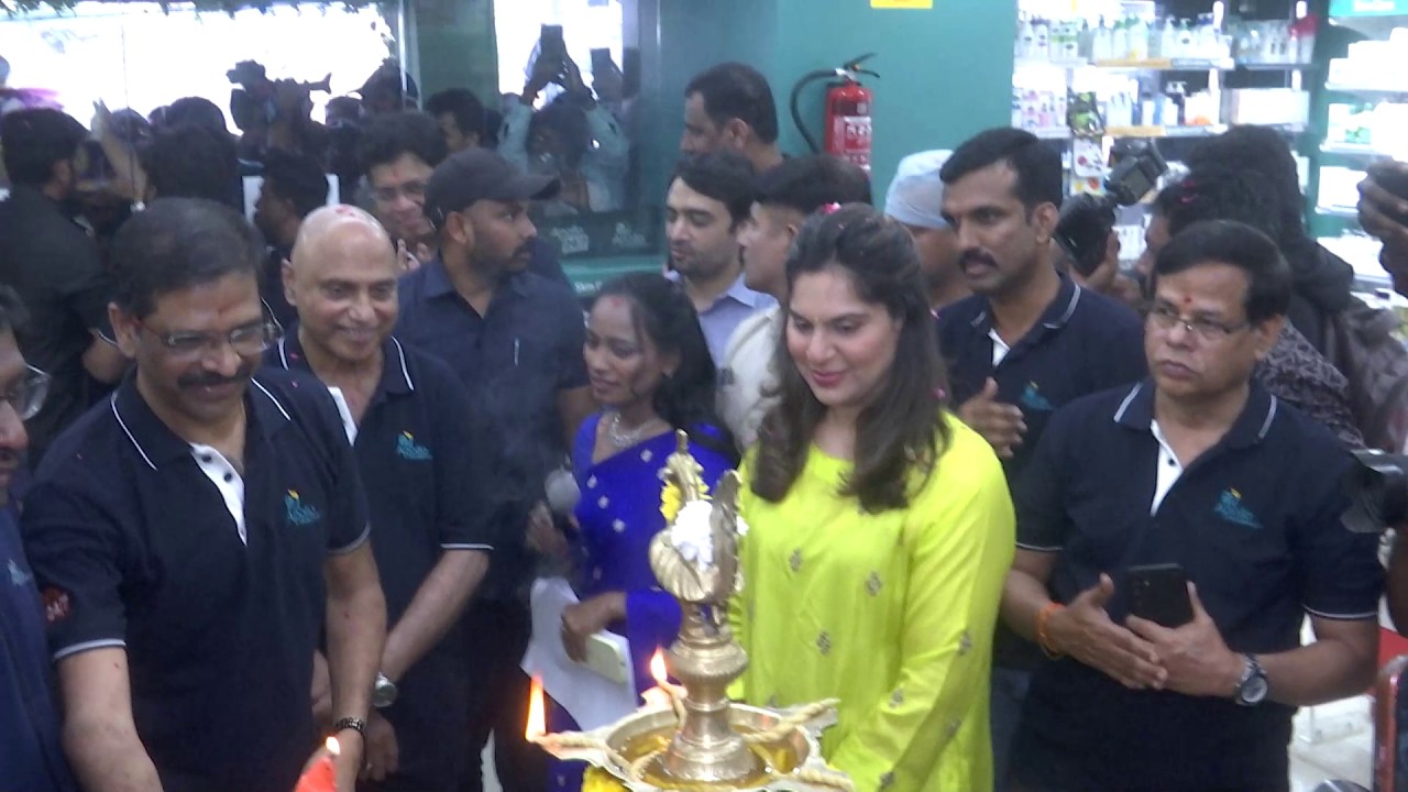 Konidela Upasana Launched 1000th Apollo pharmacy Store Video at Miyapur  ⁨@HitTVTalkies⁩