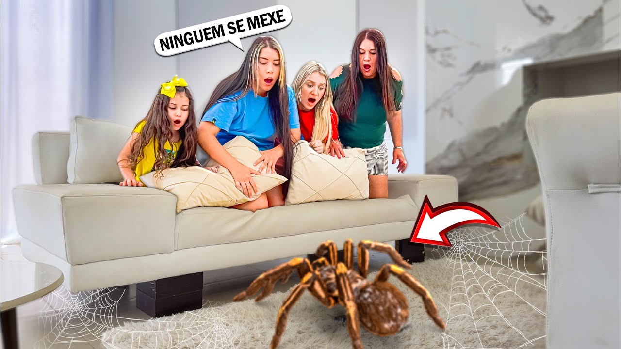 UMA ARANHA GIGANTE APARECEU NA SALA E QUASE PICOU A GENTE ! 