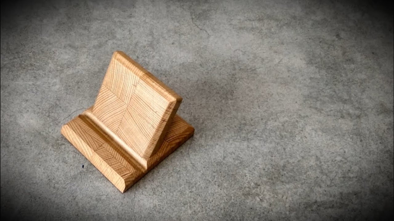 Подставка для телефона из дерева / Phone stand made of wood