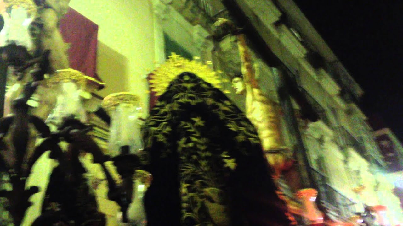 [IMPRESIONANTE] El Perdón - Stmo. Cristo del Perdón por calle Novena - Semana Santa de Cádiz 2013
