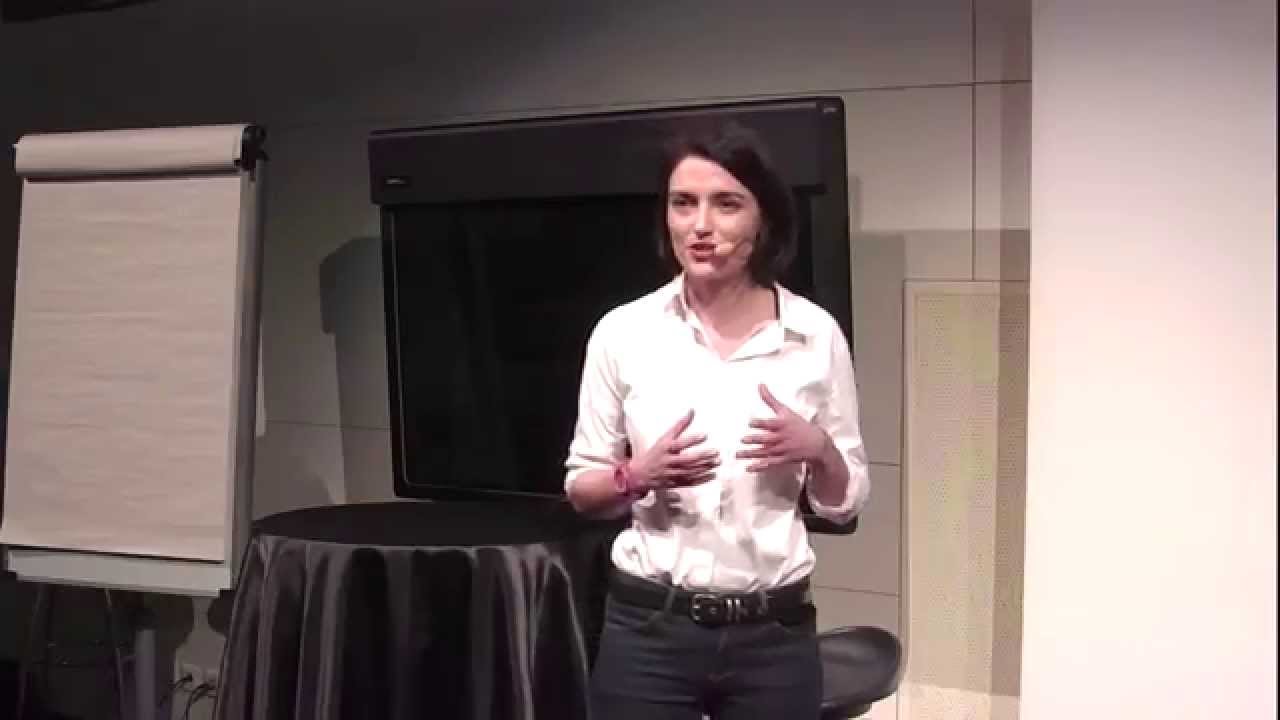 Journalisme humanitaire, au delà des clichés : Elodie Vialle at TEDxGEM