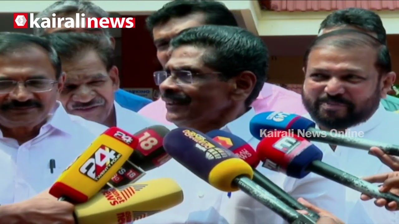 സ്നേഹ തള്ളലും തലോടലും ഒന്നുമല്ല ഗയ്‌സ്;ഉന്തും തള്ളും തന്നെ!സംഭവിക്കാൻ പാടില്ലാത്തതെന്ന് മുല്ലപ്പള്ളി