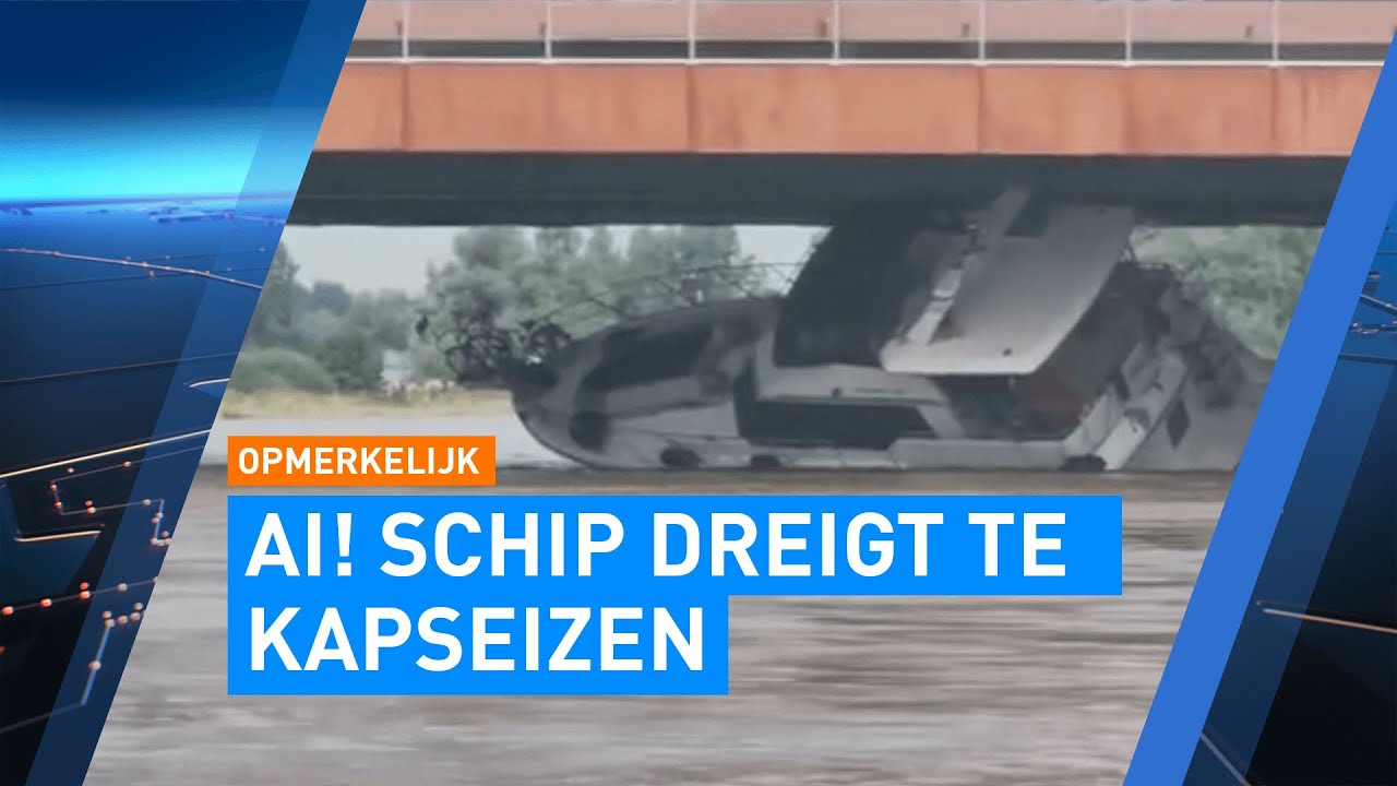 Binnenvaartschip en plezierjacht knallen tegen de brug bij Zutphen