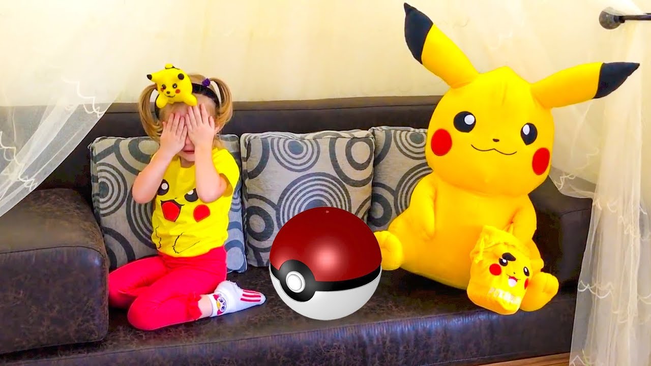 Funny Stacy playing Hide and Seek with toy