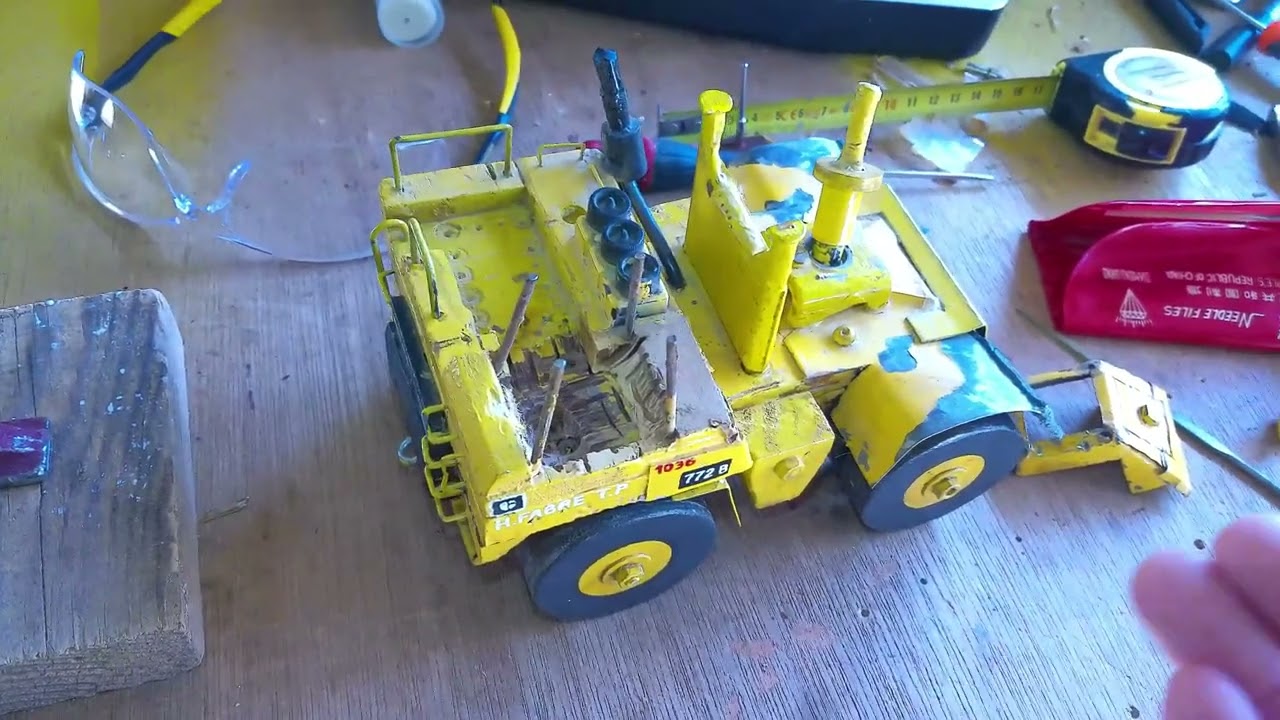 Modification de la cabine d'un Tracteur Minier CAT 772 B (1994).
