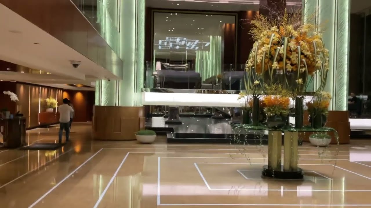 @Grand Hyatt Hotel , BGC : view of hotel’s lobby