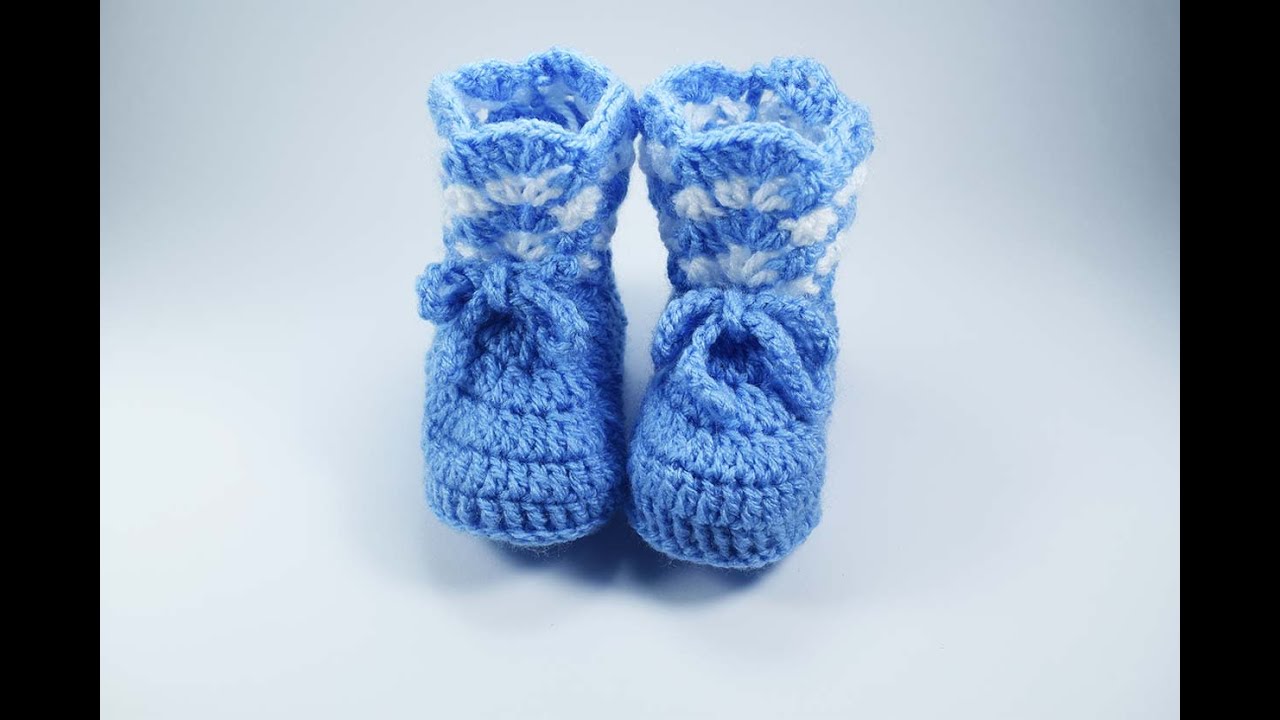 Botitas a crochet para bebe a juego con jersey, pantalón y gorro
