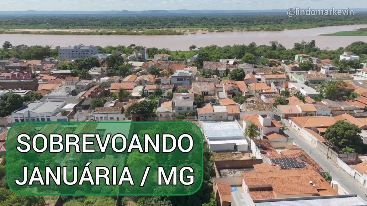 Cidade de Januária MG e Rio São Francisco Vistos do alto. By Kevin