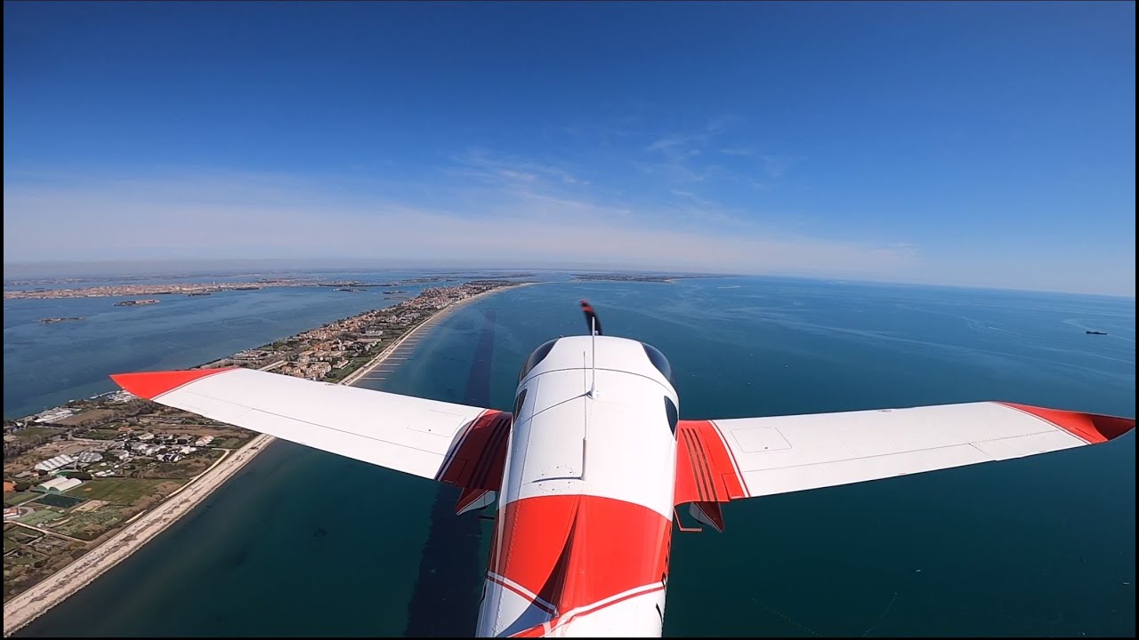 VENEZIA atterraggio per la 23