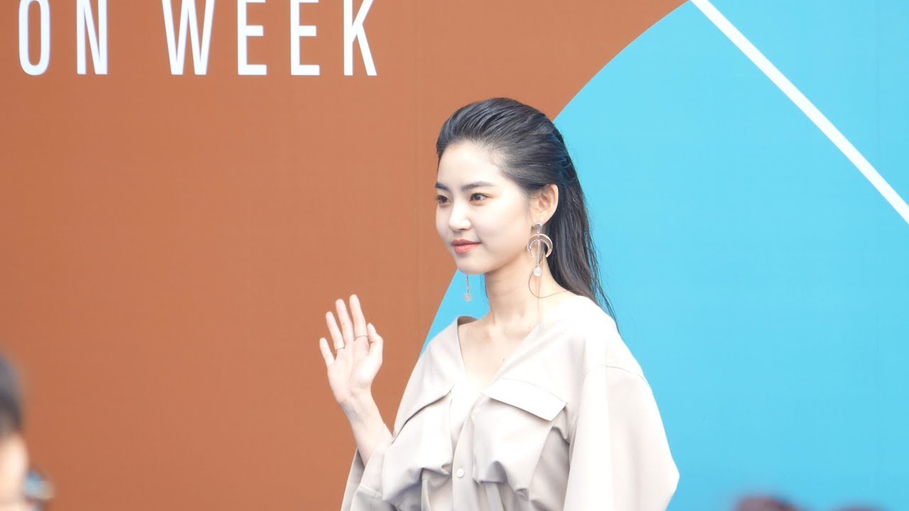 180324 2018 F/W 헤라서울패션위크 MUNSOO KWON 블루카펫 황승언 4K 직캠 by ace