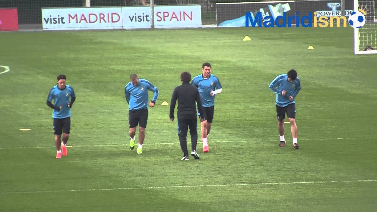 Cristiano Ronaldo and Benzema chat while training