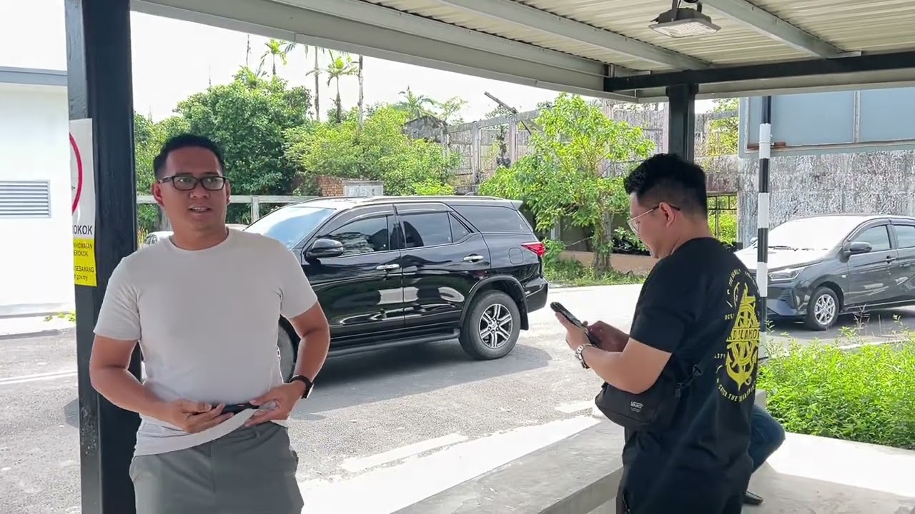 KL//KCH//KANOWIT JALAN MAKAN MEE DI PASAR KANOWIT 