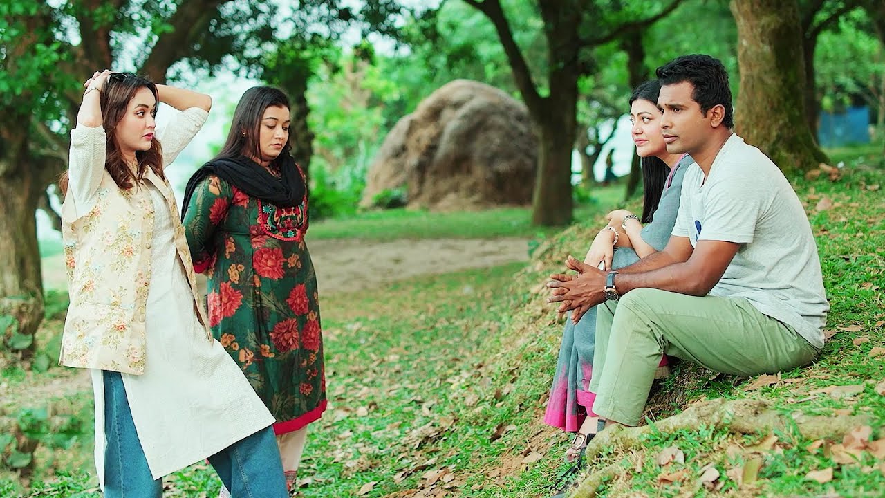 এমন লজ্জাহীন নারী লাস্ট কবে দেখেছেন। দেখুন - Mid Media Clips