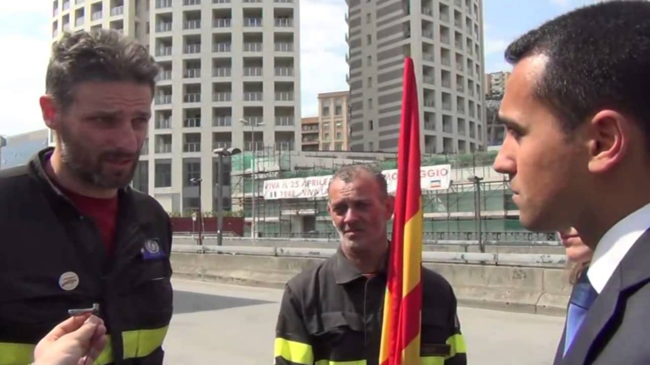Alice salvatore e Luigi Di Maio (M5S) incontrano i vigili del fuoco di Genova