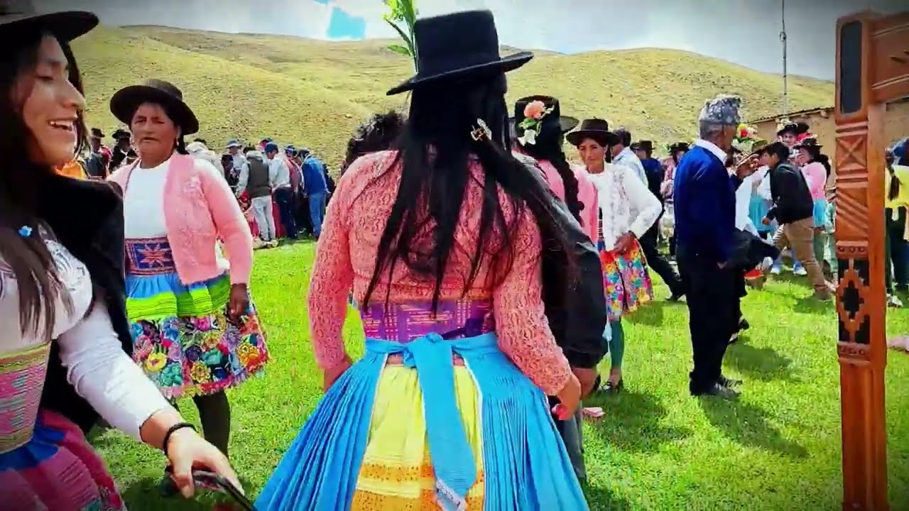 cómo bailan las chicas de Antaccocha Huancavelica 2025