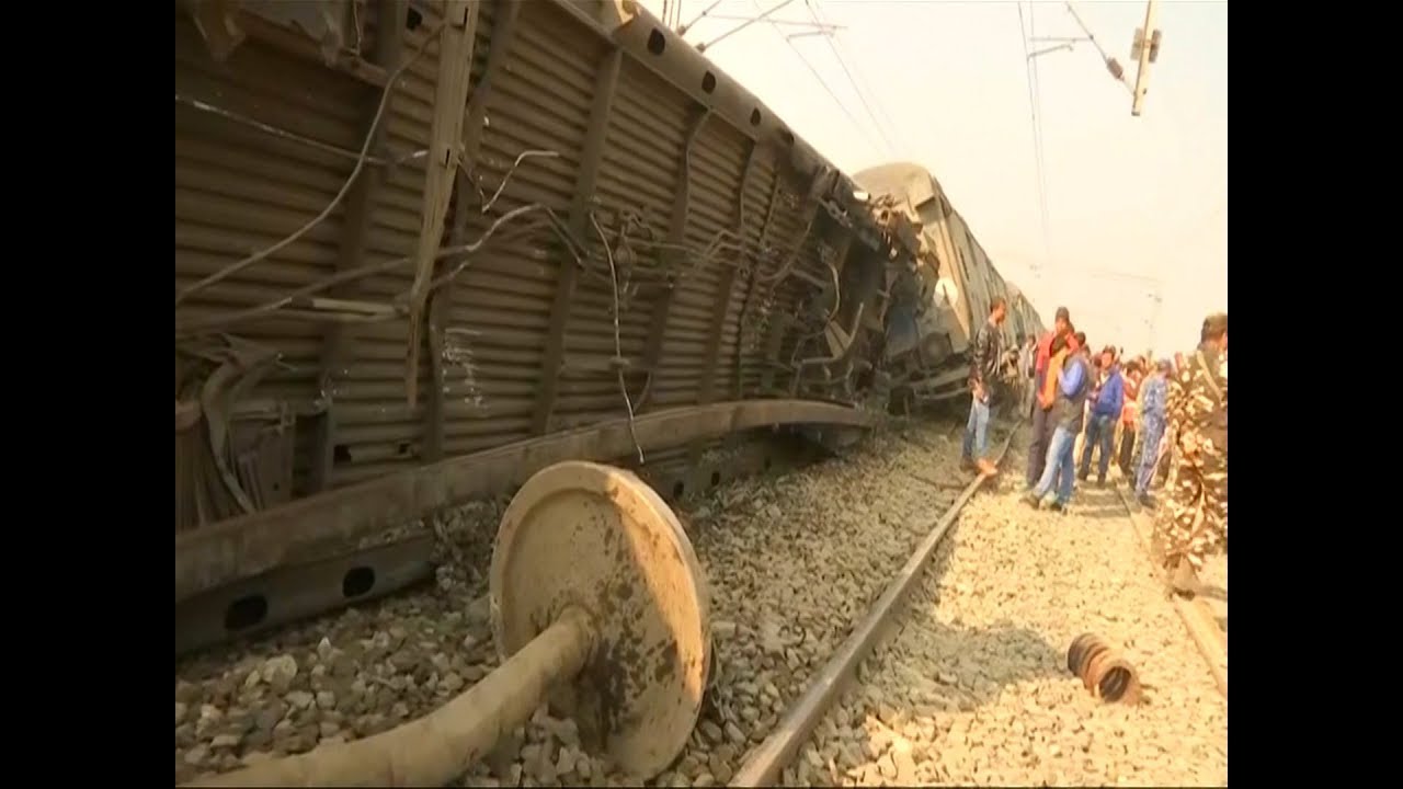 Train derails in India killing seven
