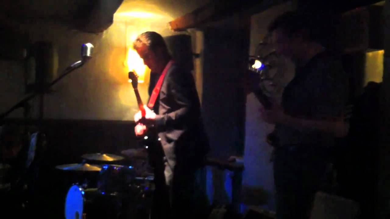 NZZ Bluesband @ Liquid bar in Luxembourg (&ne;1).mov