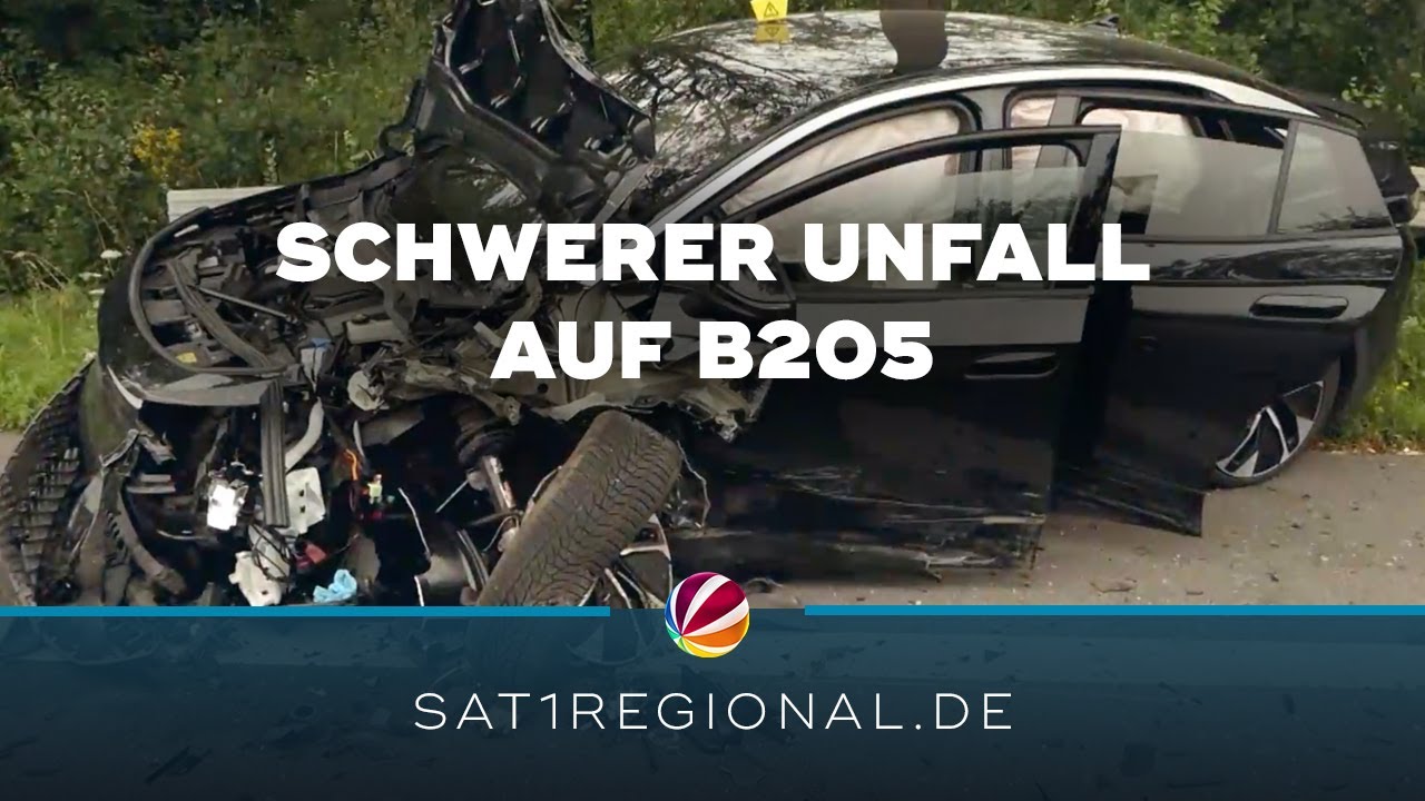 Schwerer Unfall auf B205: Sieben Menschen verletzt darunter drei Kinder