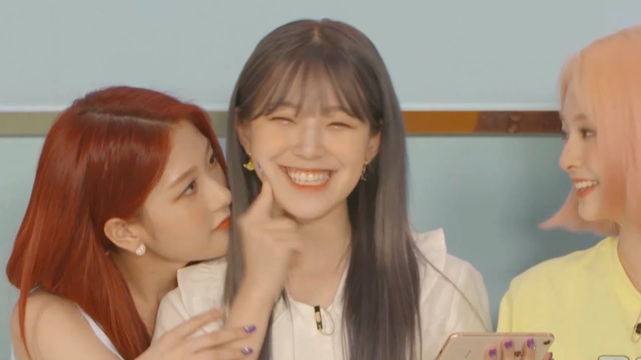 fromis_9 (프로미스나인) - unnies adoring and teasing their maknae Baek Jiheon (백지헌) #2