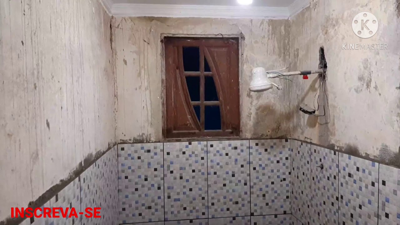 BANHEIRO COM REVESTIMENTO EM MEIA PAREDE