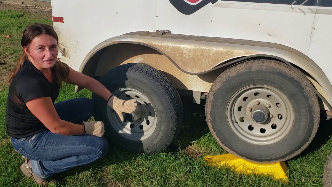 How to Change a Trailer Tire