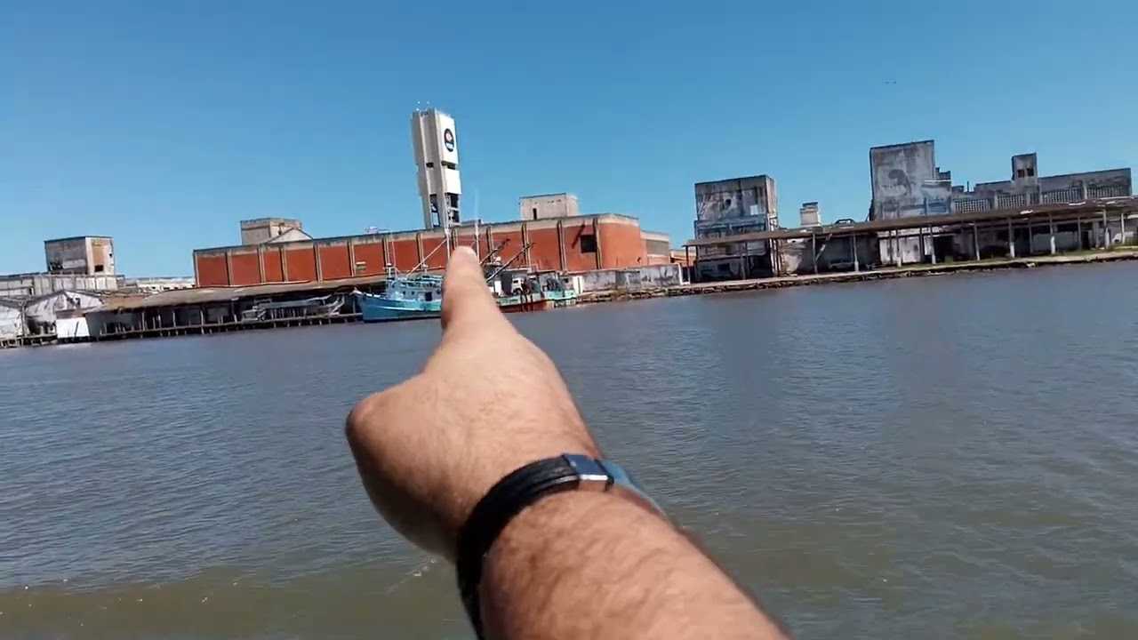 Travessia entre Rio Grande-RS X São José do Norte-RS de lancha de passageiros.