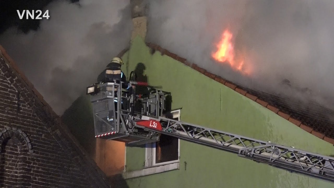 26.04.2020 - VN24 - Feuer zerstört Wohnhaus auf Gutshof in Dortmund