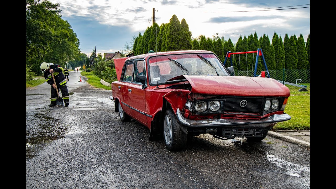 Zderzenie dużego fiata z volvo w Paruszowicach.