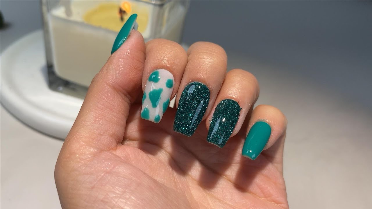 The Simplest Cow Print Dipping Powder Manicure Tutorial At Home #dippowder #diynails #nailsinspo