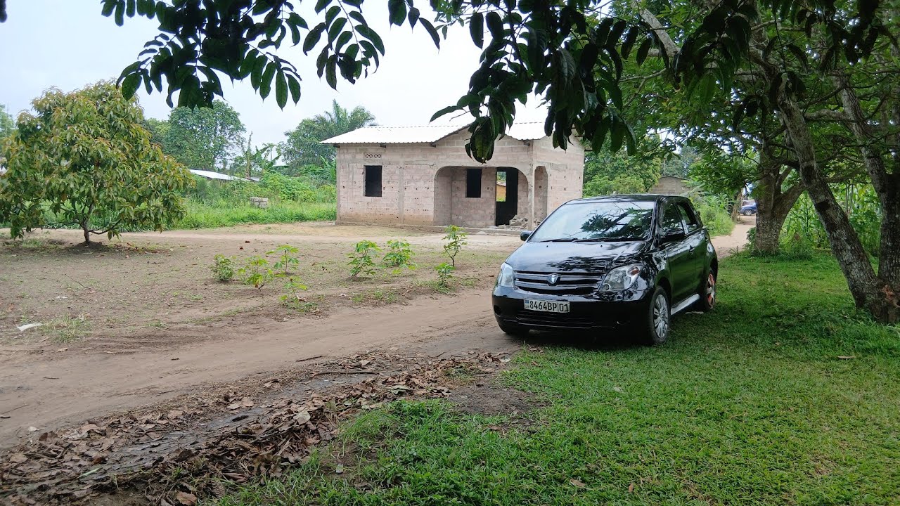 Le 21/12/2025   CETTE PARCELLE MESURE 12M/28  UNE MAISON DE 2CH,SL A VENDRE Ns somme a MENKAO CENTRE