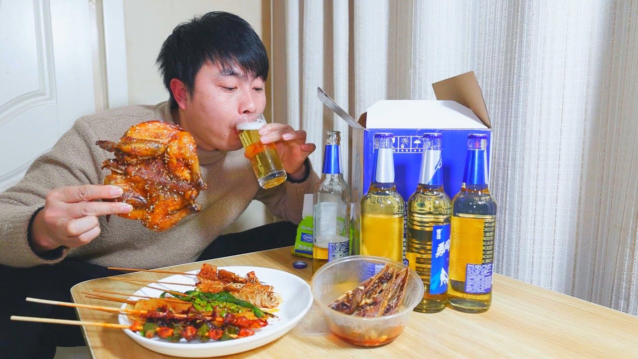 一只烤鸡一把烧烤俩鸭头，几瓶小麦果汁下肚，听我慢慢和你聊未来