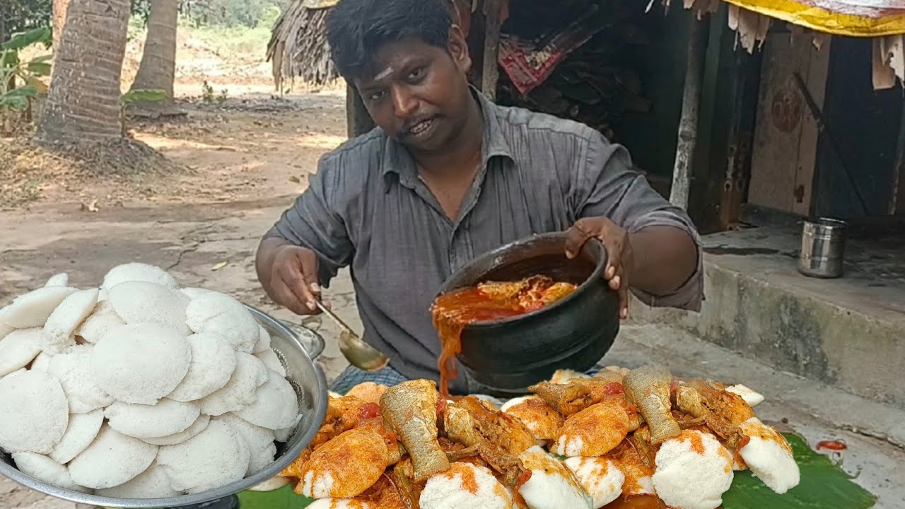 unlimited idly with old fish curry eating show in village | சுடச்சுட இட்லியும் பழைய மீன் குழம்பும்