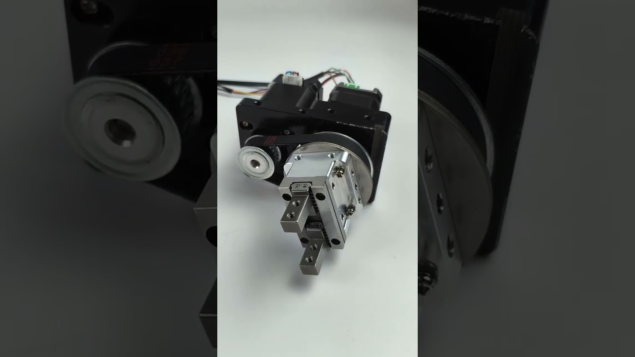 Stepper motorized rotary gripper