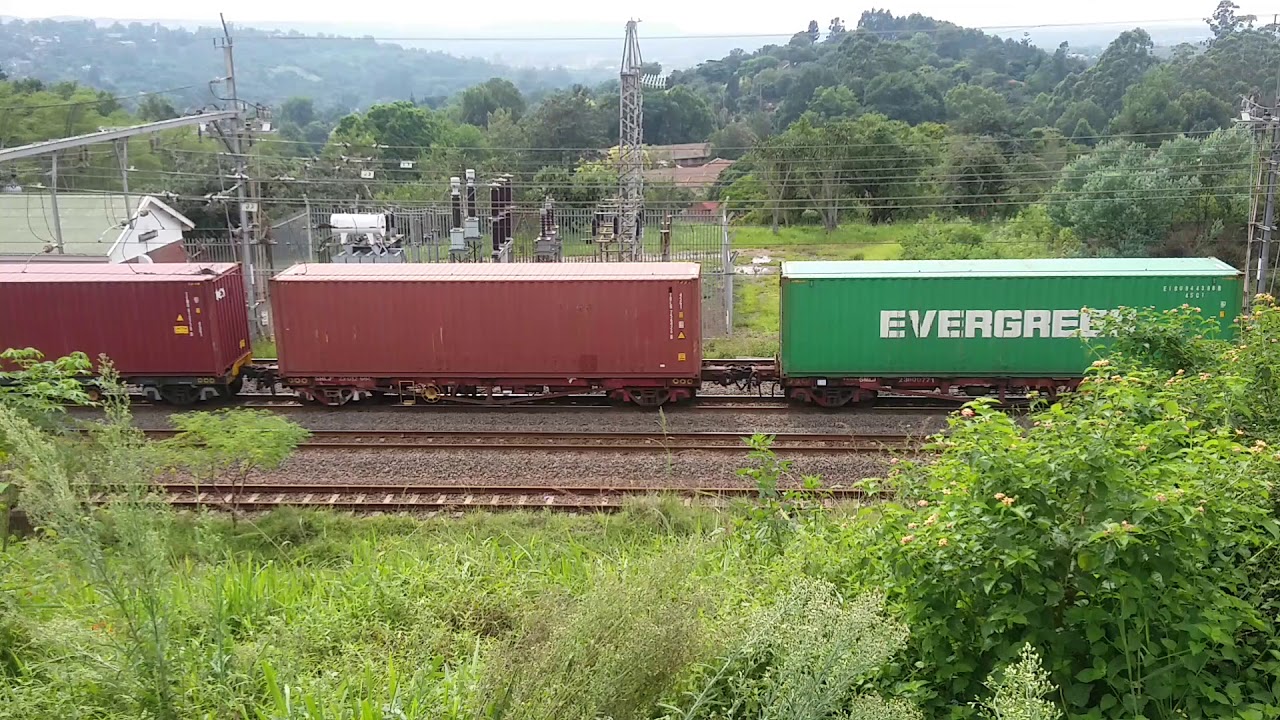 three 18E locos with container train stopping in Boughton junction for train driver shift change ove