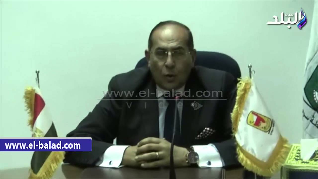 صدى البلد | محافظ سوهاج يكرم عامل المطار الأمين و4 آخرين بالإسعاف