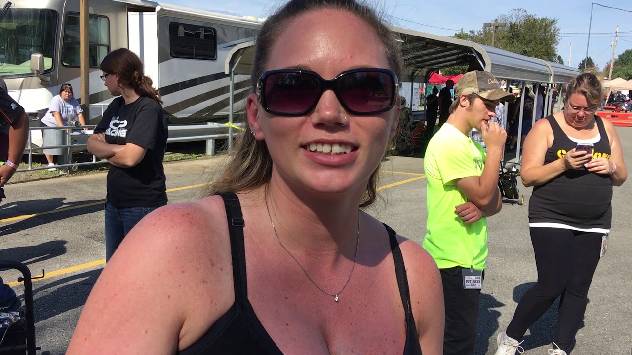 JR DRAGBIKE Hot Mom Cheers and Yamaha RD Takes on Sportbike on 480-foot Track!