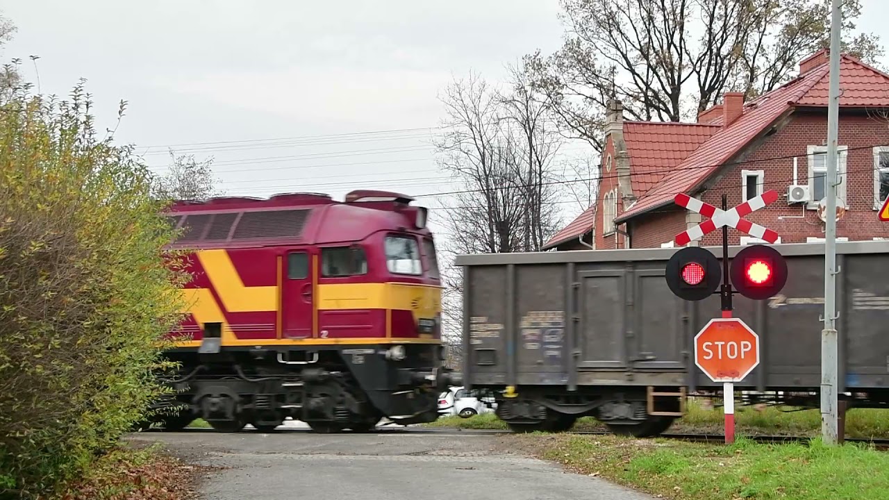 Przejazd kolejowy w Dzierżoniowie na ul. Wiejskiej + M62
