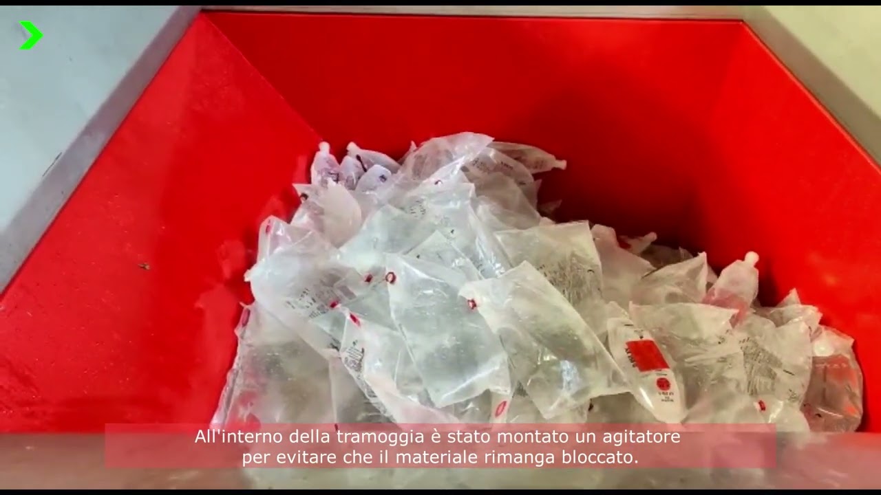 Pressa strizzatrice per sacche medicali