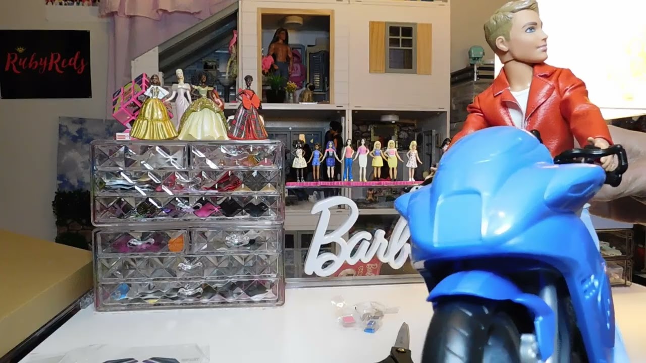 Давайте распакуем и сделаем обзор розового паспорта Барби от My Doll Fam Ken.