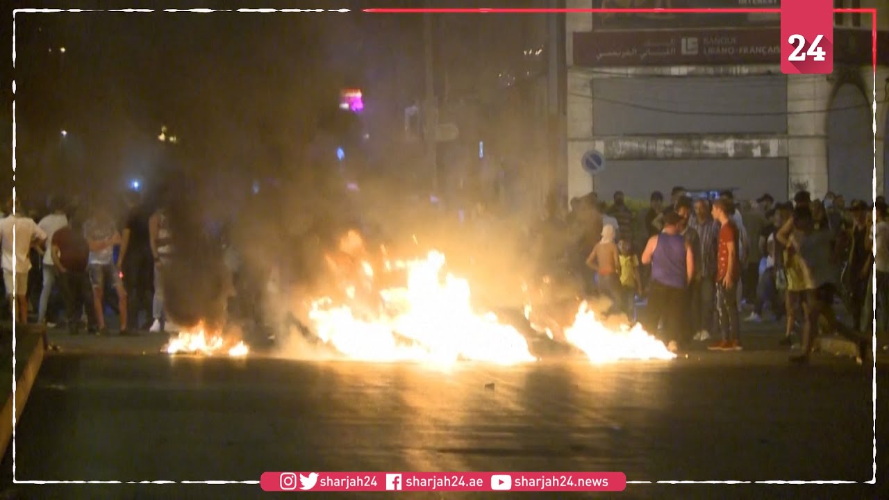 Lebanon: Anti-govt protesters clash with police officers in Tripoli