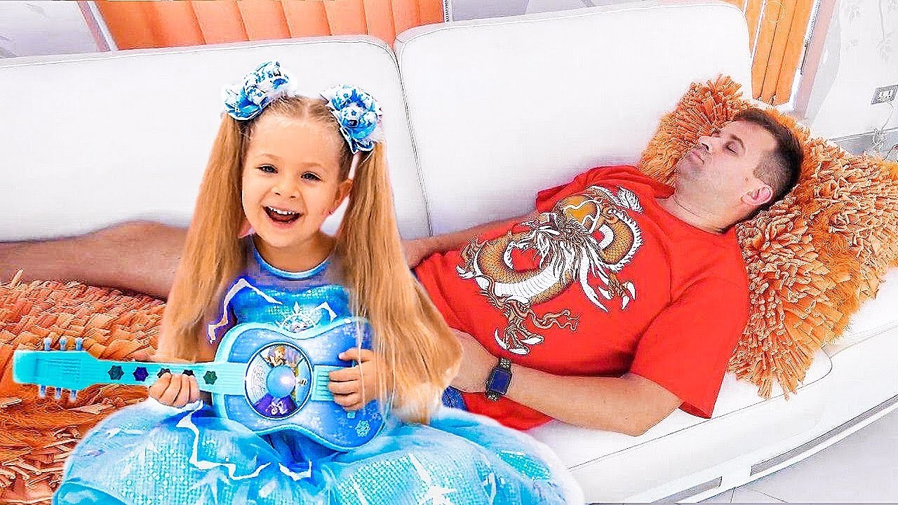 Diana and Papa Pretend Play with toy Musical Instruments