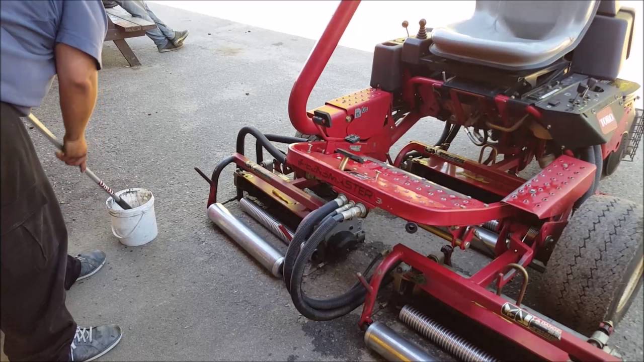 Backlapping a triplex greens mower