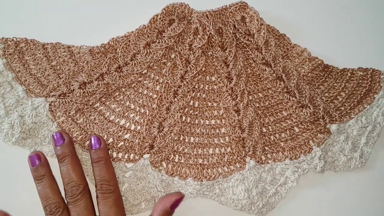 Saia de crochê para boneca em pano de prato.