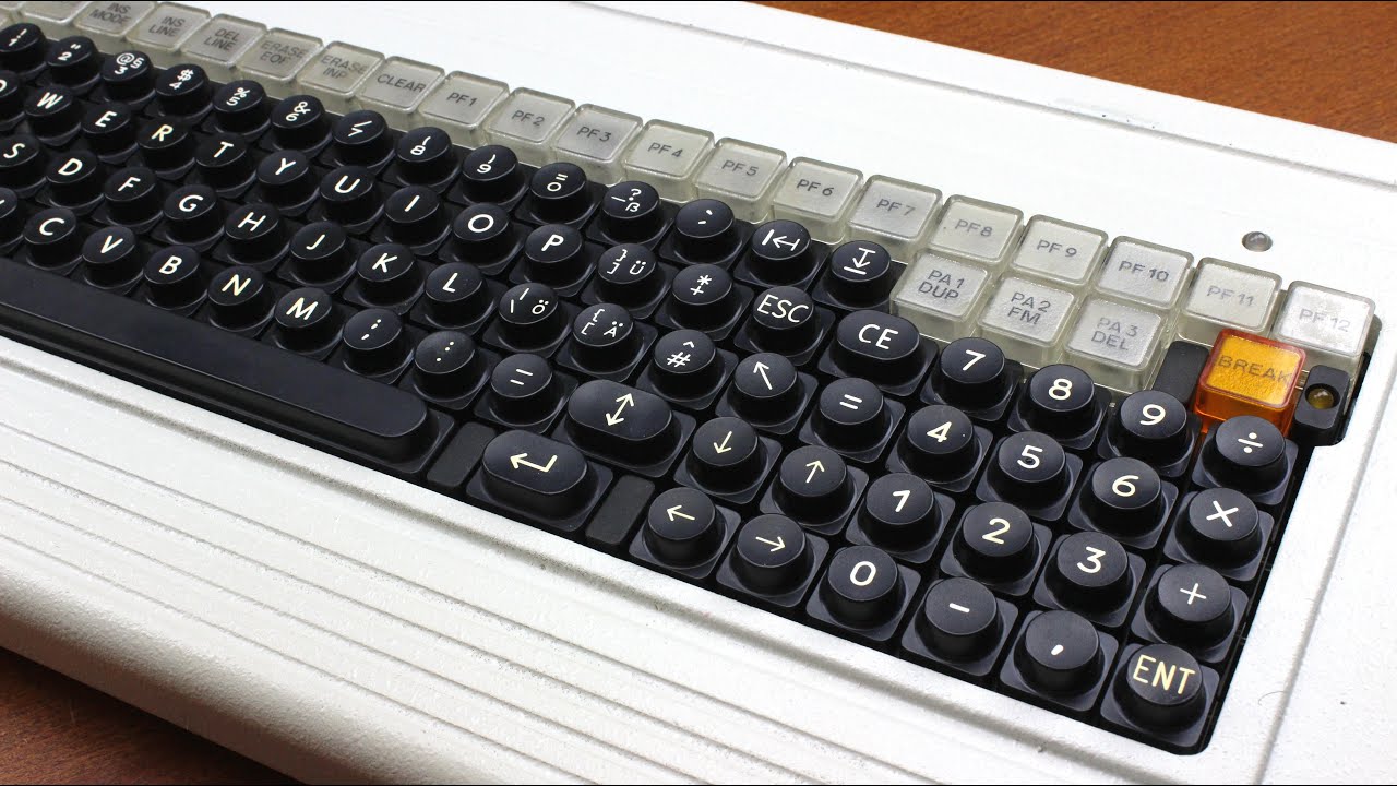 Robotron K7631 keyboard review (Robotron Hall effect)