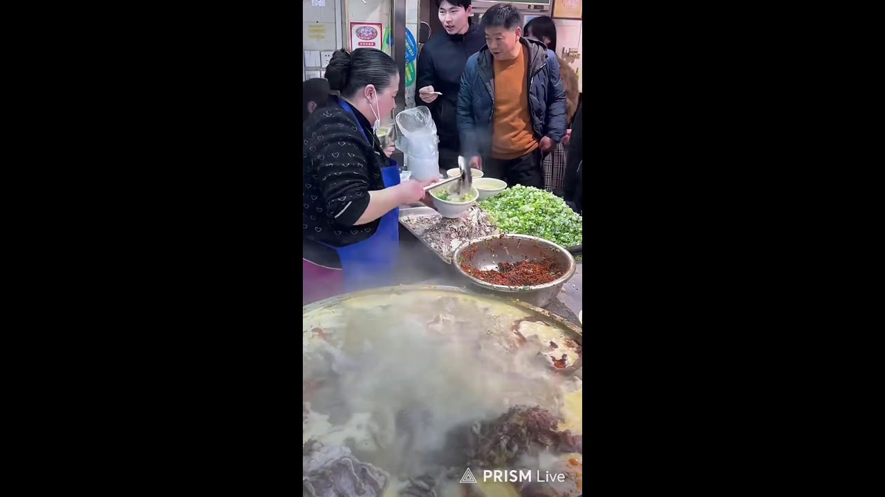 Chinese Woman expert in cooking.