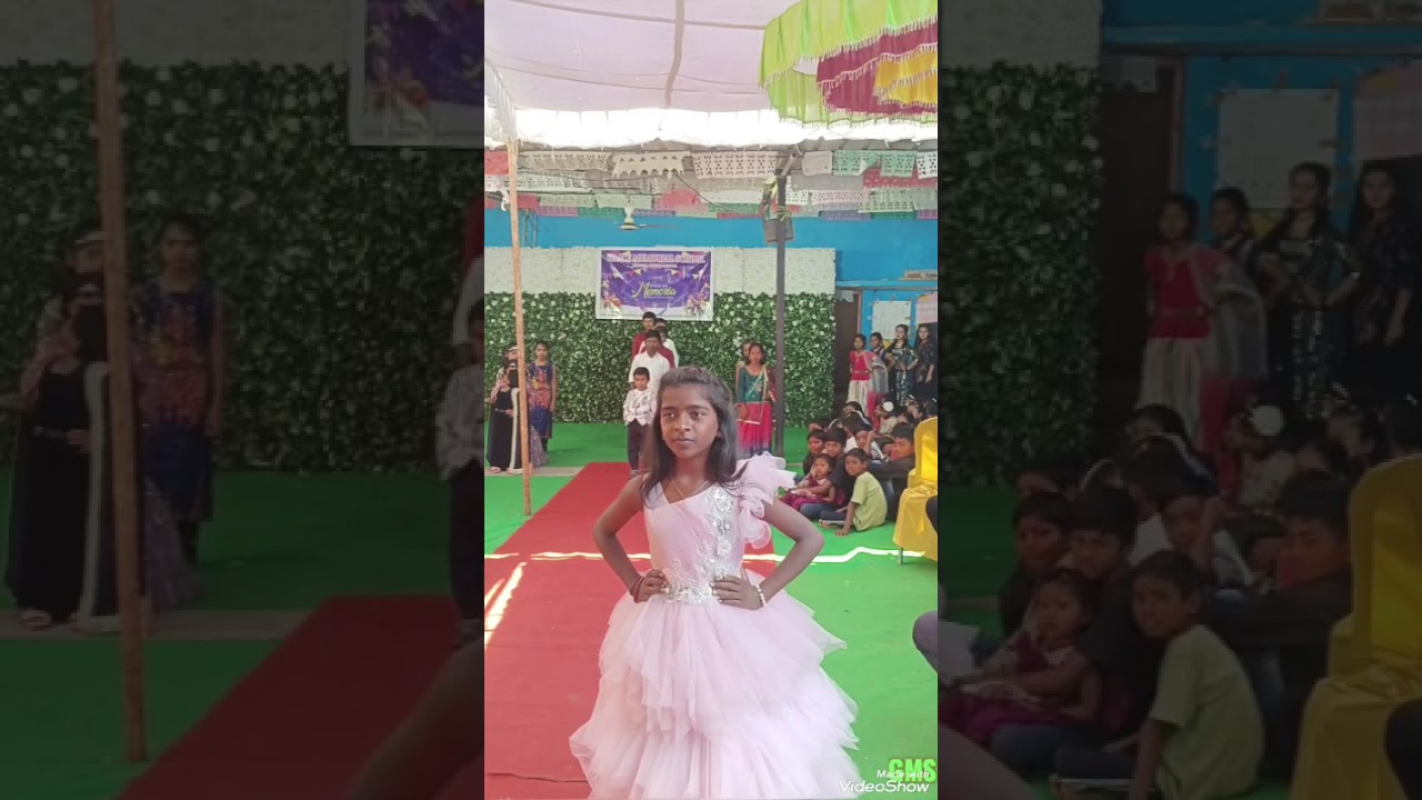 FASHION PARADE  ... 